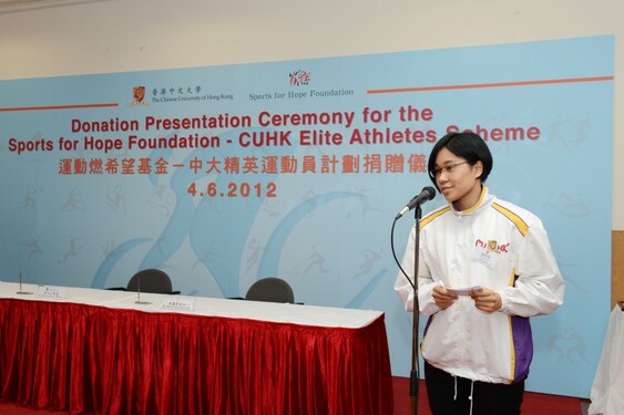 Ms. Joyce Lau, Vice-captain of CUHK Swimming Team gave a piece of sharing on the ceremony. 